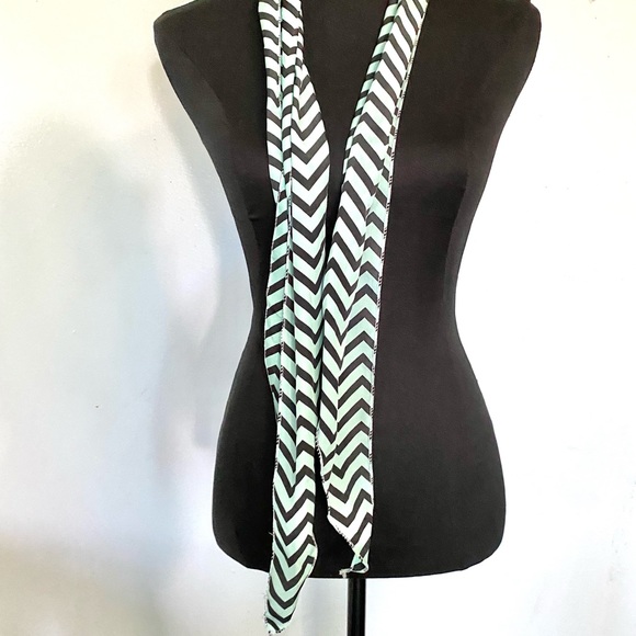 NWOT 4 Zig Zag Blue Teal White Light Blue Scarves - Picture 4 of 5